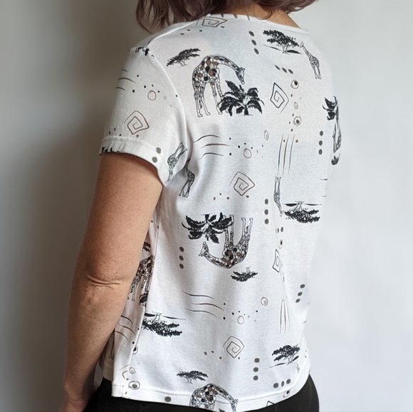 Giraffes and rhinestones on a petite medium t-shirt. Yes please - Picture 3 of 9